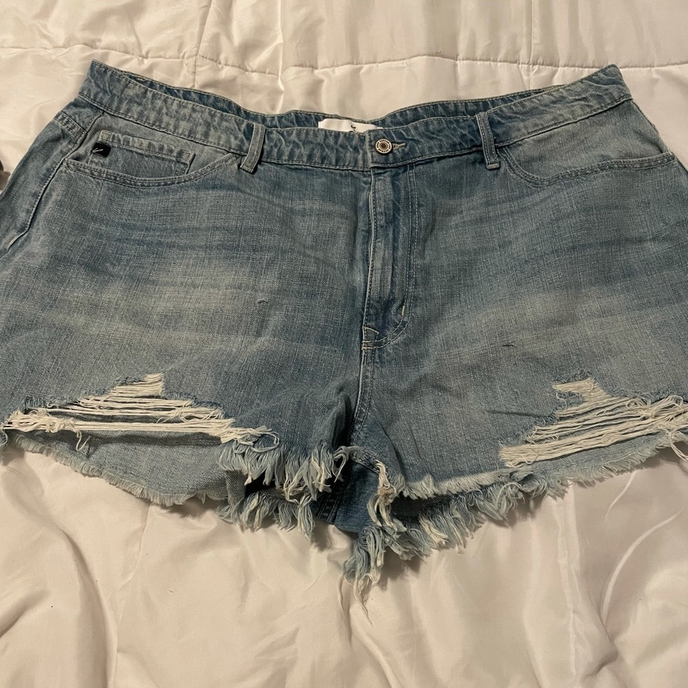 Super cute distressed jean shorts